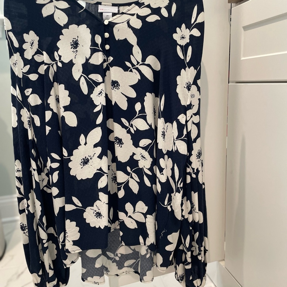 Liz Claiborne Blue and White Floral Blouse. 2X